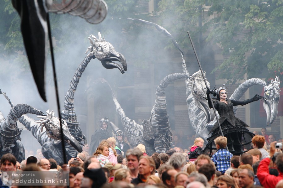 2011-07-03 Close-Act ism Theaterschip - Saurus Parade (Deventer Op Stelten) 010